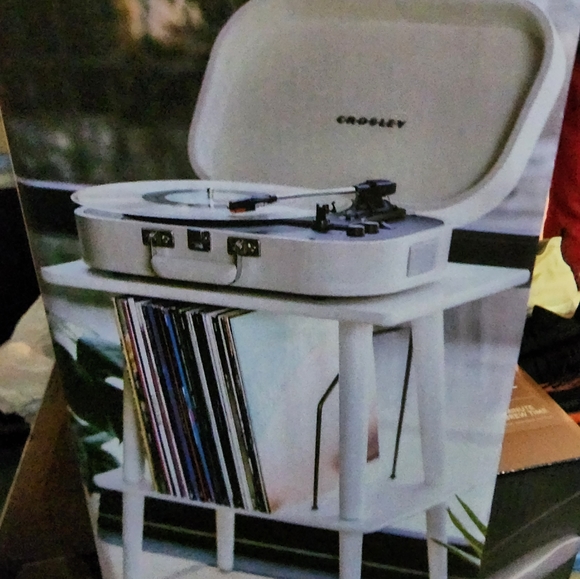 Blue tooth and record player in one - Picture 2 of 2